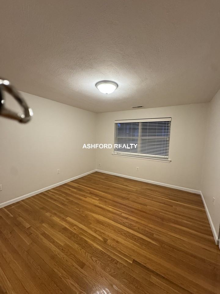 Edenfield Avenue #2 - Photo 4 of 9