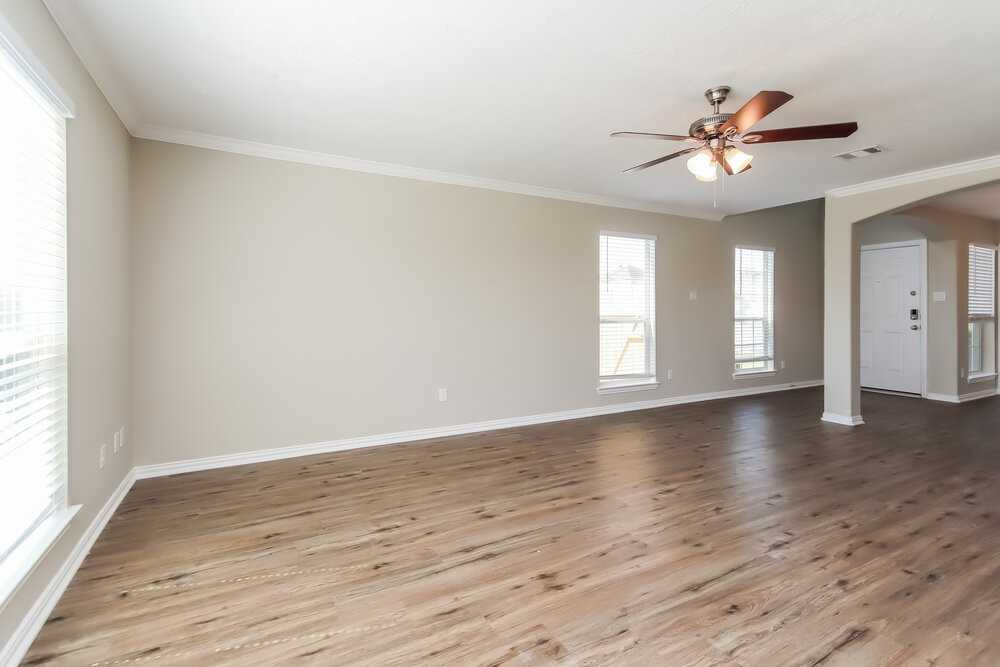 2702 Shearwater Bend Dr - Photo 4 of 17