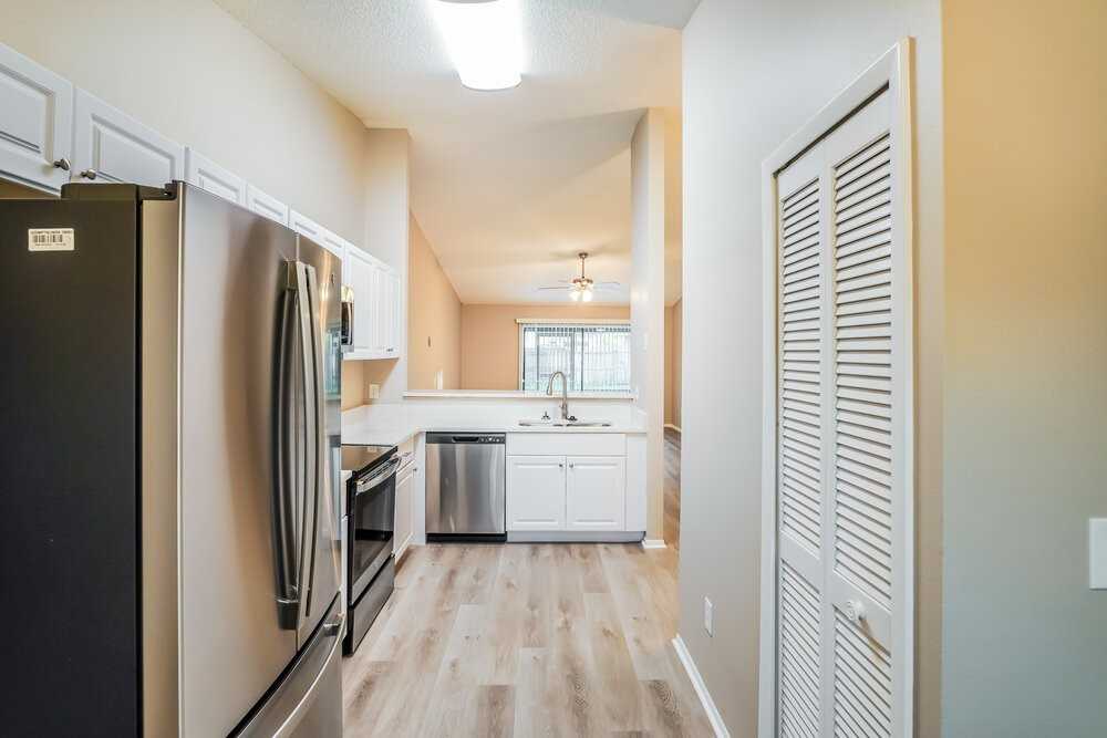 1021 Wainright Dr - Photo 5 of 16