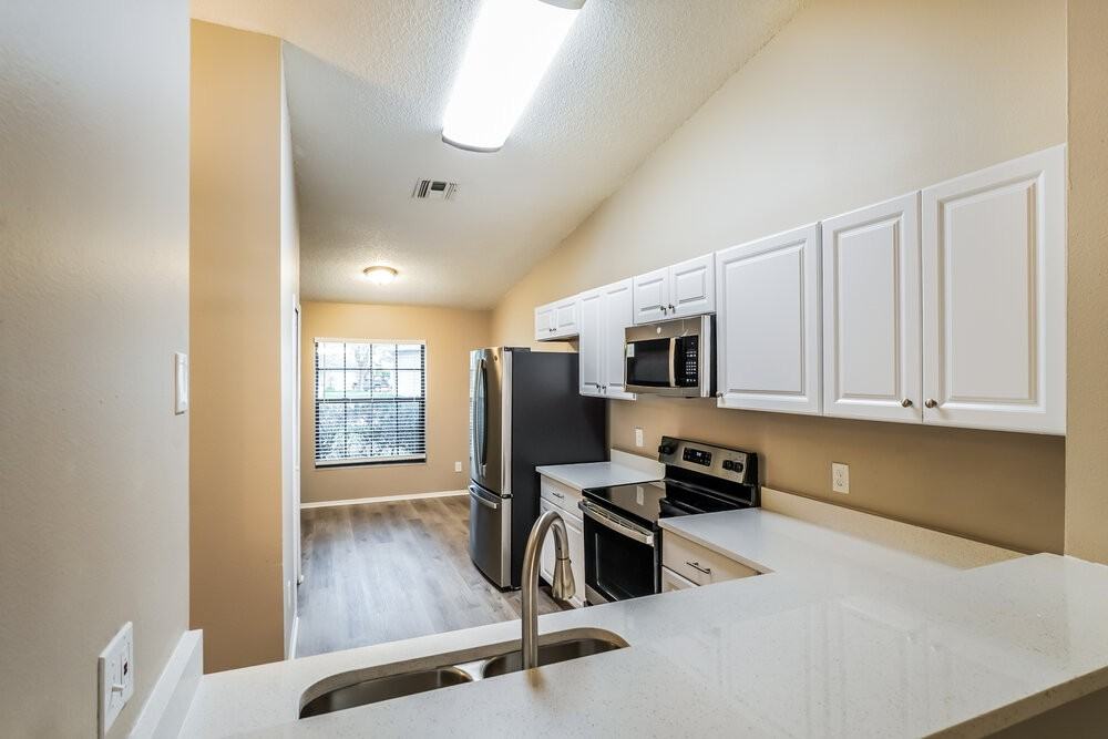 1021 Wainright Dr - Photo 7 of 16