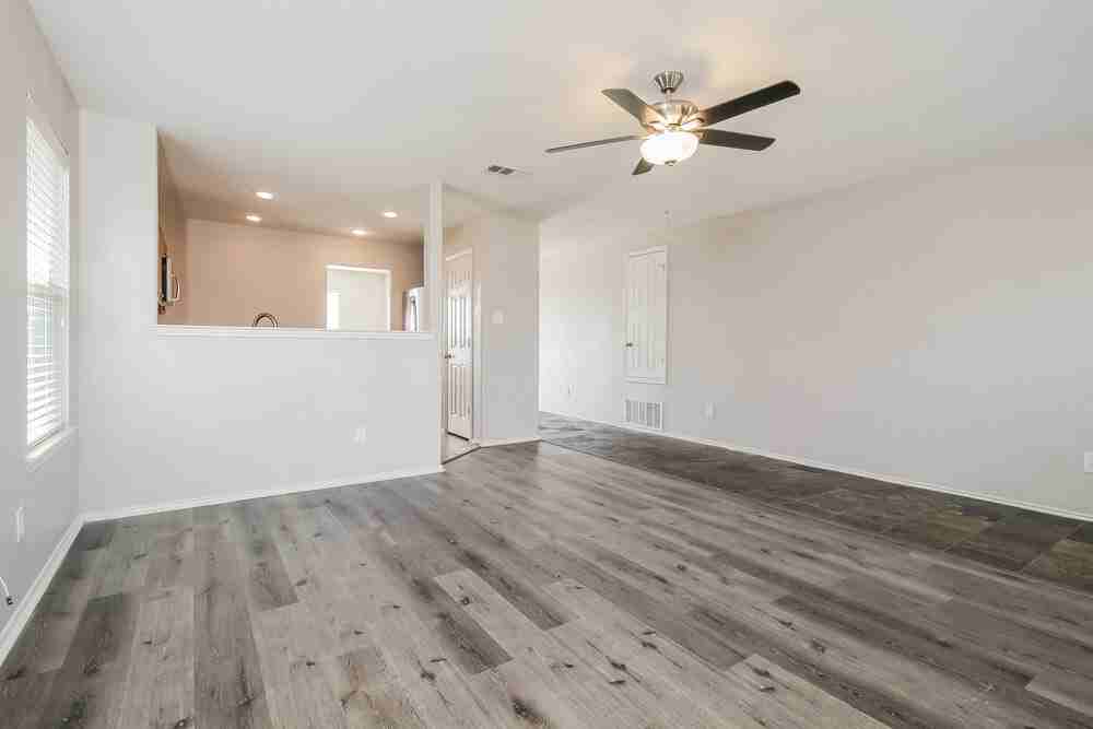 2437 Clairborne Dr - Photo 4 of 16