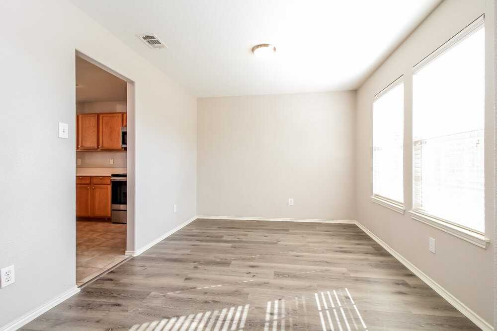 2437 Clairborne Dr - Photo 6 of 16