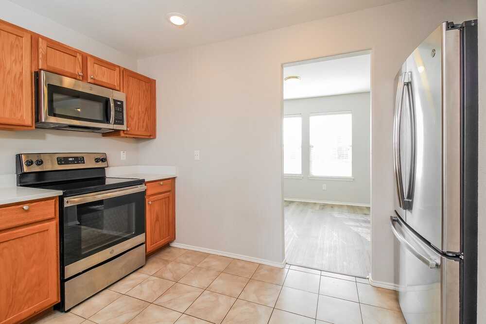 2437 Clairborne Dr - Photo 7 of 16