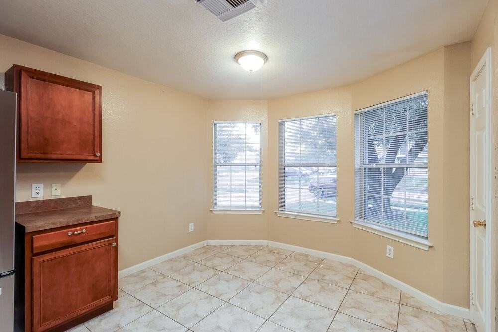 15515 Waverly Dr - Photo 5 of 16