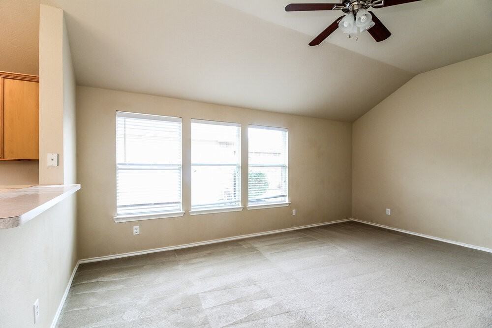 822 Sycamore St - Photo 2 of 16