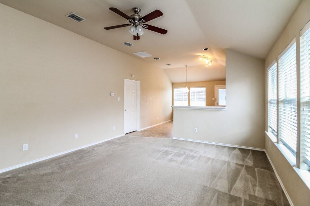 822 Sycamore St - Photo 3 of 16