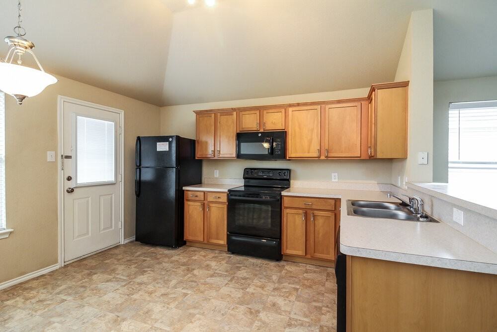 822 Sycamore St - Photo 4 of 16