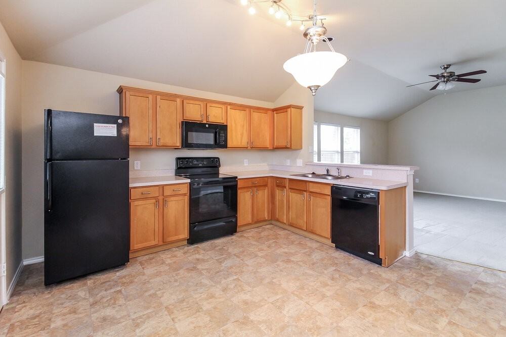 822 Sycamore St - Photo 5 of 16