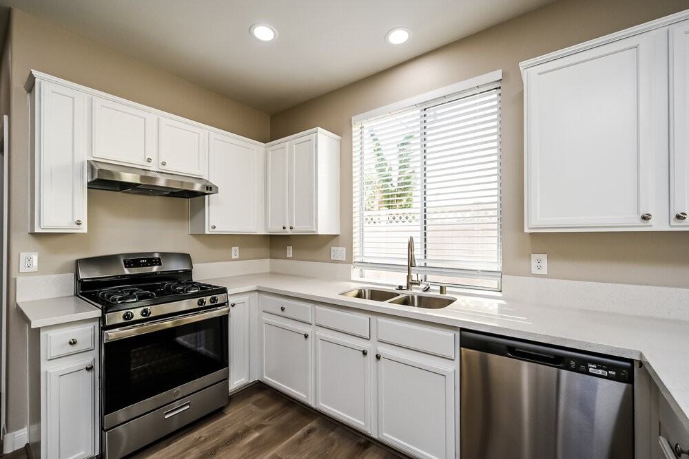 6246 Arbor Valley Ave - Photo 6 of 17