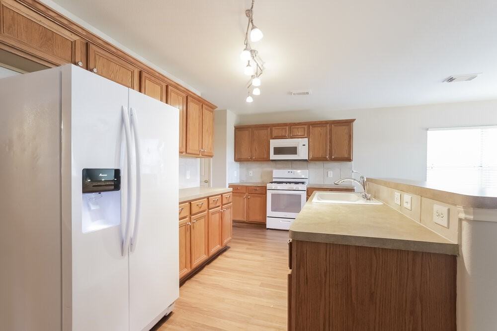 12114 English Brook Cir - Photo 6 of 16