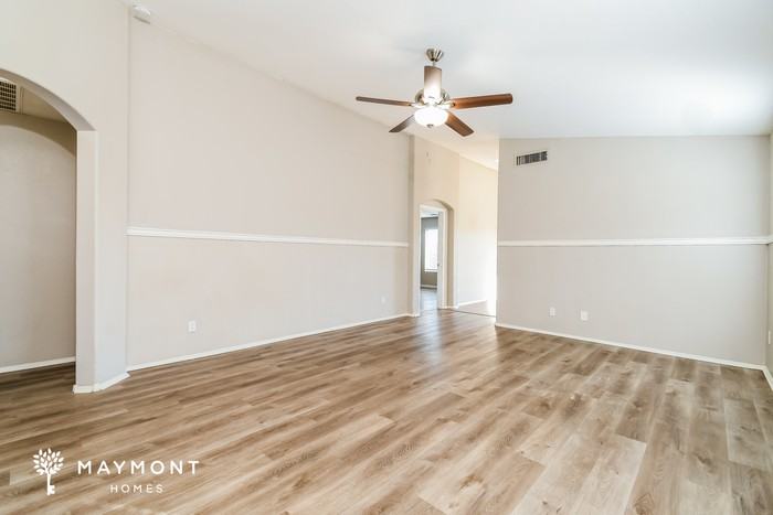 525 South Saint Claire - Photo 4 of 12