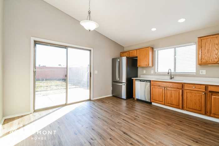 525 South Saint Claire - Photo 5 of 12