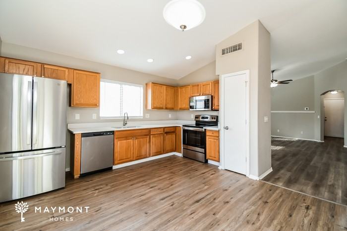 525 South Saint Claire - Photo 6 of 12