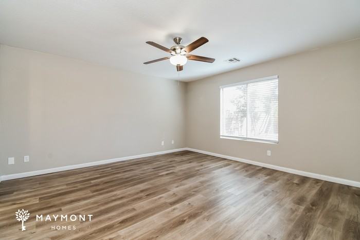 525 South Saint Claire - Photo 7 of 12