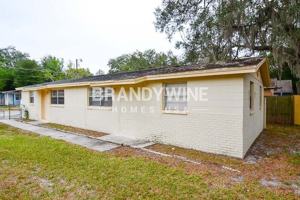 featured image of 10112 N Lantana Ave
