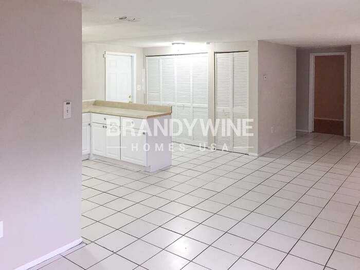 10112 N Lantana Ave - Photo 4 of 14