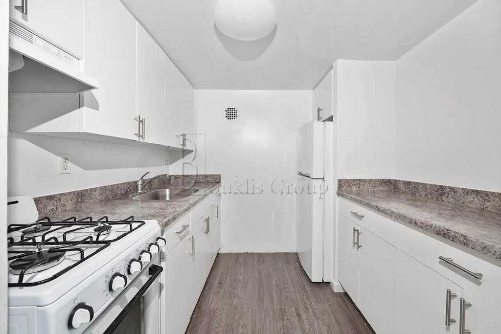 88 Fulton St #612 - Photo 2 of 8