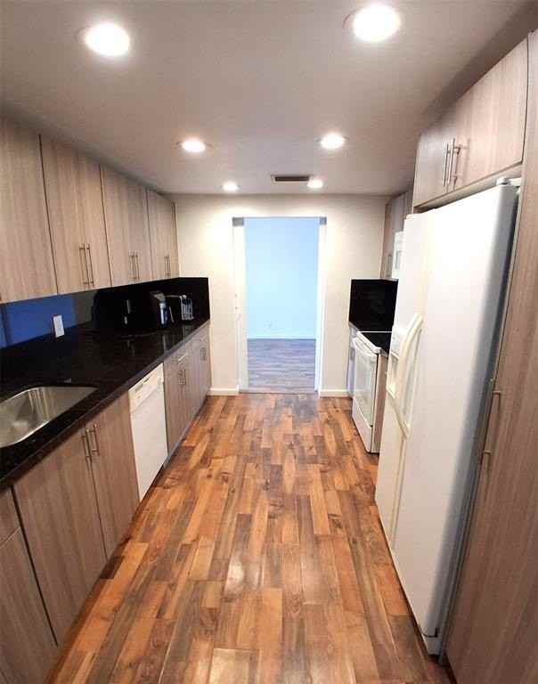 2718 S University Dr #17B - Photo 5 of 28