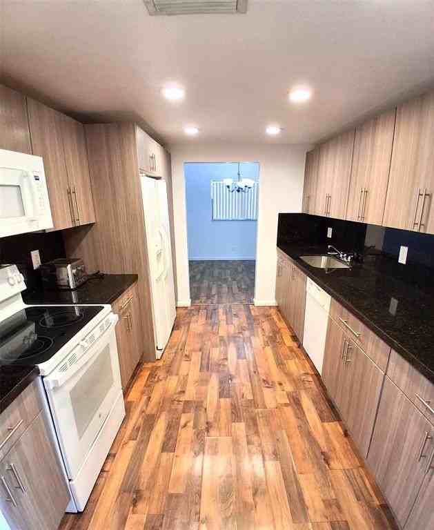 2718 S University Dr #17B - Photo 6 of 28