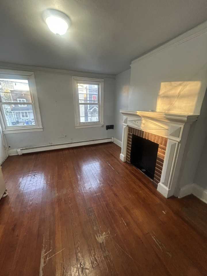 182 Walnut St - Photo 3 of 11