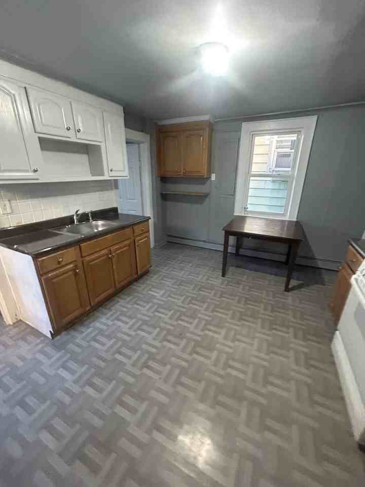 182 Walnut St - Photo 6 of 11