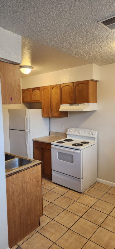 1960 Eagle St #2 - Photo 2 of 11