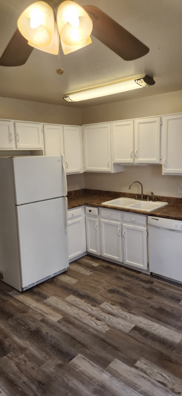 1960 Eagle St #2 - Photo 3 of 11