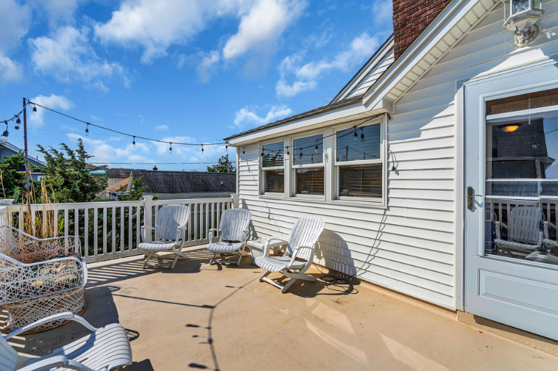 108 Ocean Ave - Photo 2 of 15