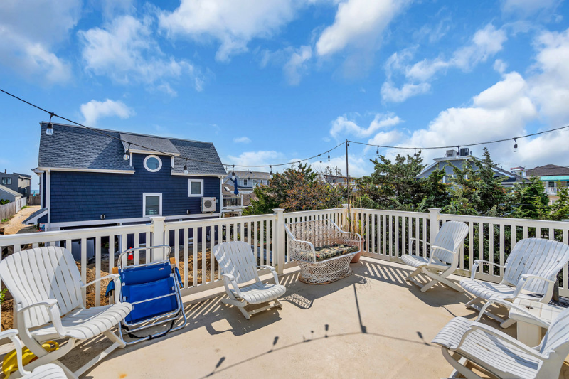 108 Ocean Ave - Photo 3 of 15