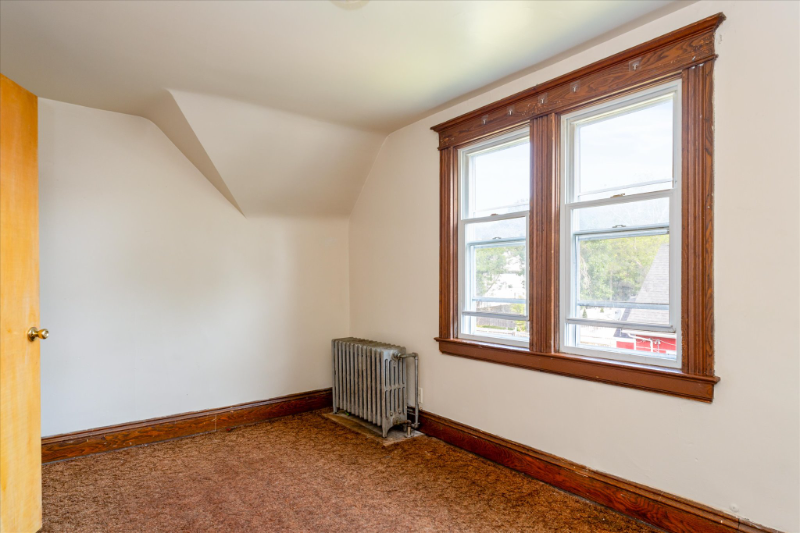 1221 North Clinton Avenue #UP - Photo 3 of 10