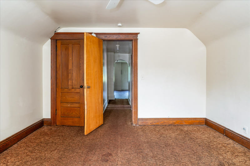 1221 North Clinton Avenue #UP - Photo 4 of 10