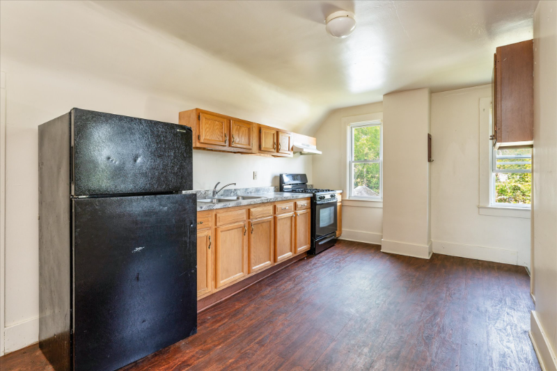 1221 North Clinton Avenue #UP - Photo 5 of 10