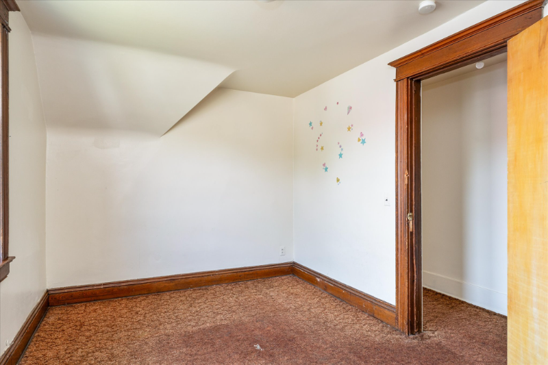 1221 North Clinton Avenue #UP - Photo 7 of 10