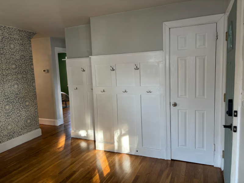 1023 Forest Hills Ave - Photo 2 of 12