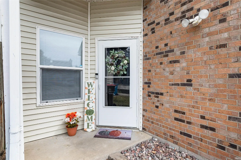 5928 Crossfield Dr - Photo 2 of 15