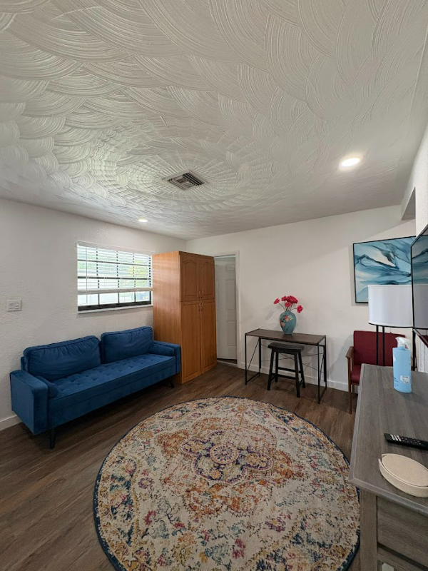 2911 Northwest 11th Street - Photo 3 of 16