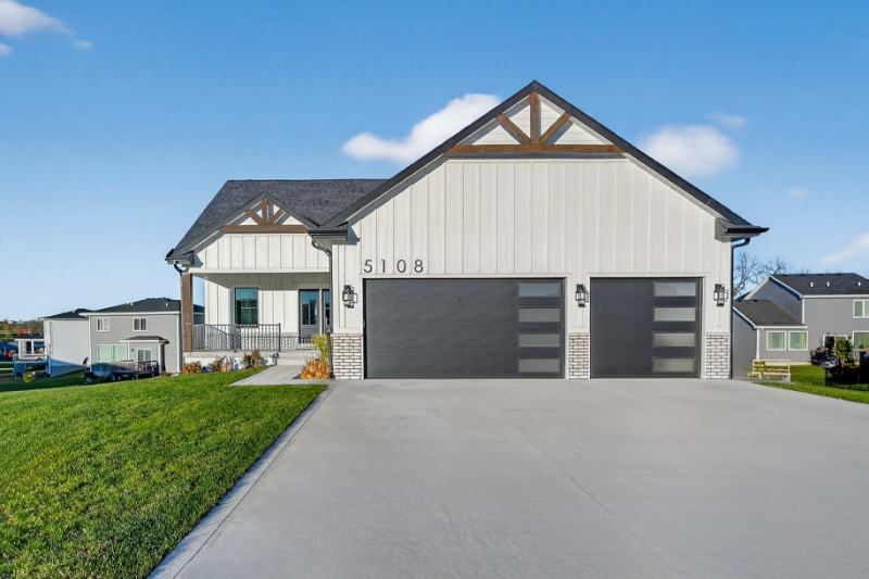 5108 154th Cir - Photo 2 of 19