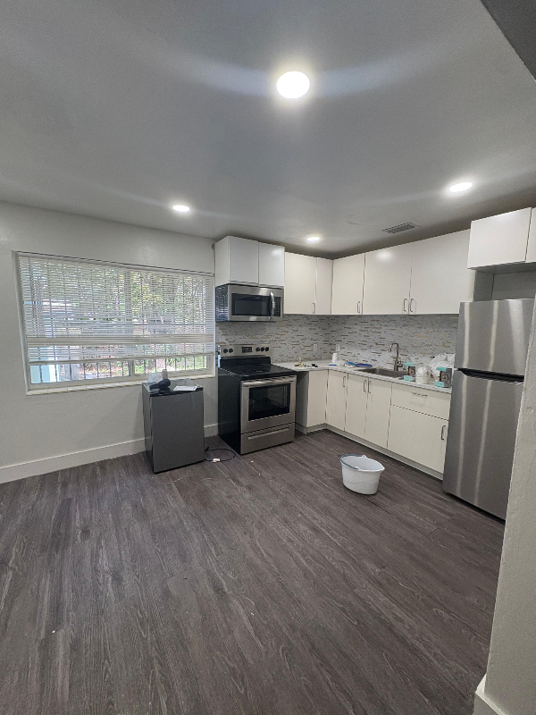 1631 Nw 114th St - Photo 2 of 5