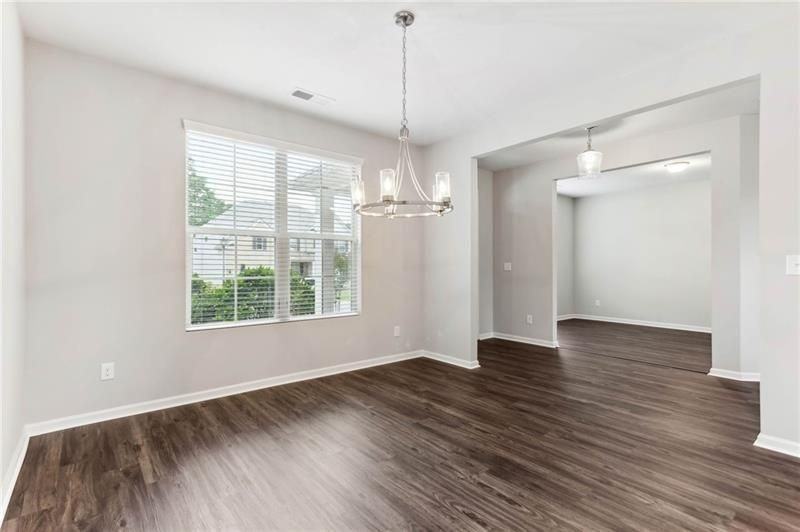 5530 Mirror Lake Dr - Photo 2 of 27