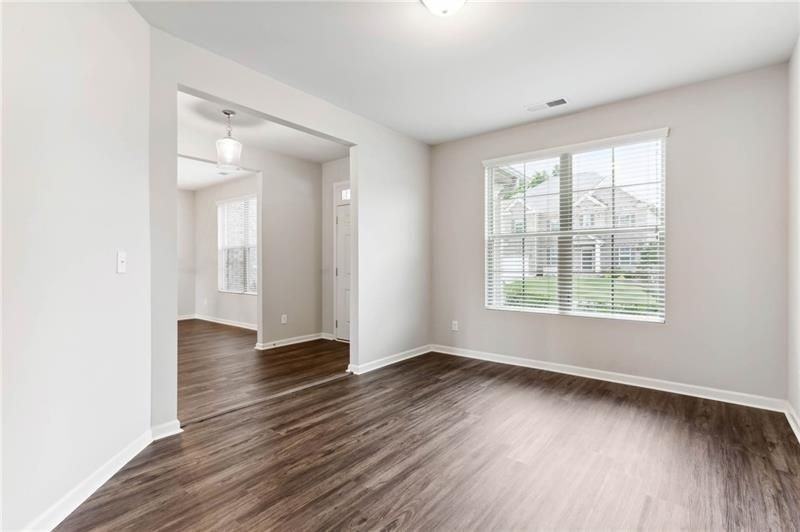 5530 Mirror Lake Dr - Photo 3 of 27