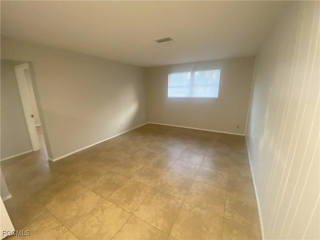 2258 Iris Way - Photo 3 of 9