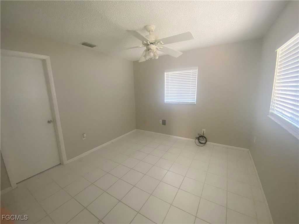 2258 Iris Way - Photo 5 of 9