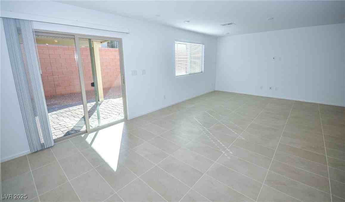 5401 Lynn Creek Ave - Photo 3 of 31