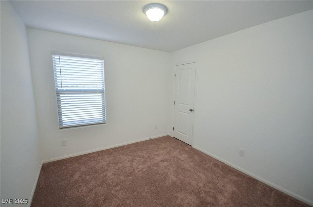 5401 Lynn Creek Ave - Photo 5 of 31