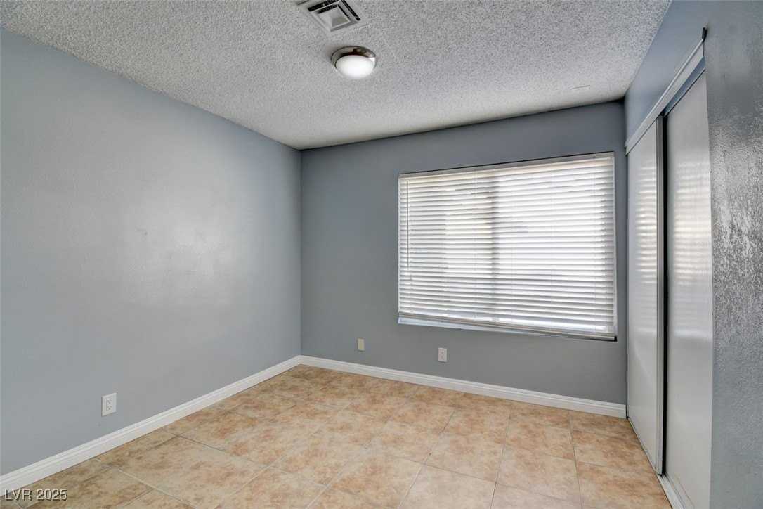 4197 Laurel Park Ave - Photo 6 of 16