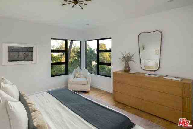 5692 Holly Oak Dr - Photo 3 of 8