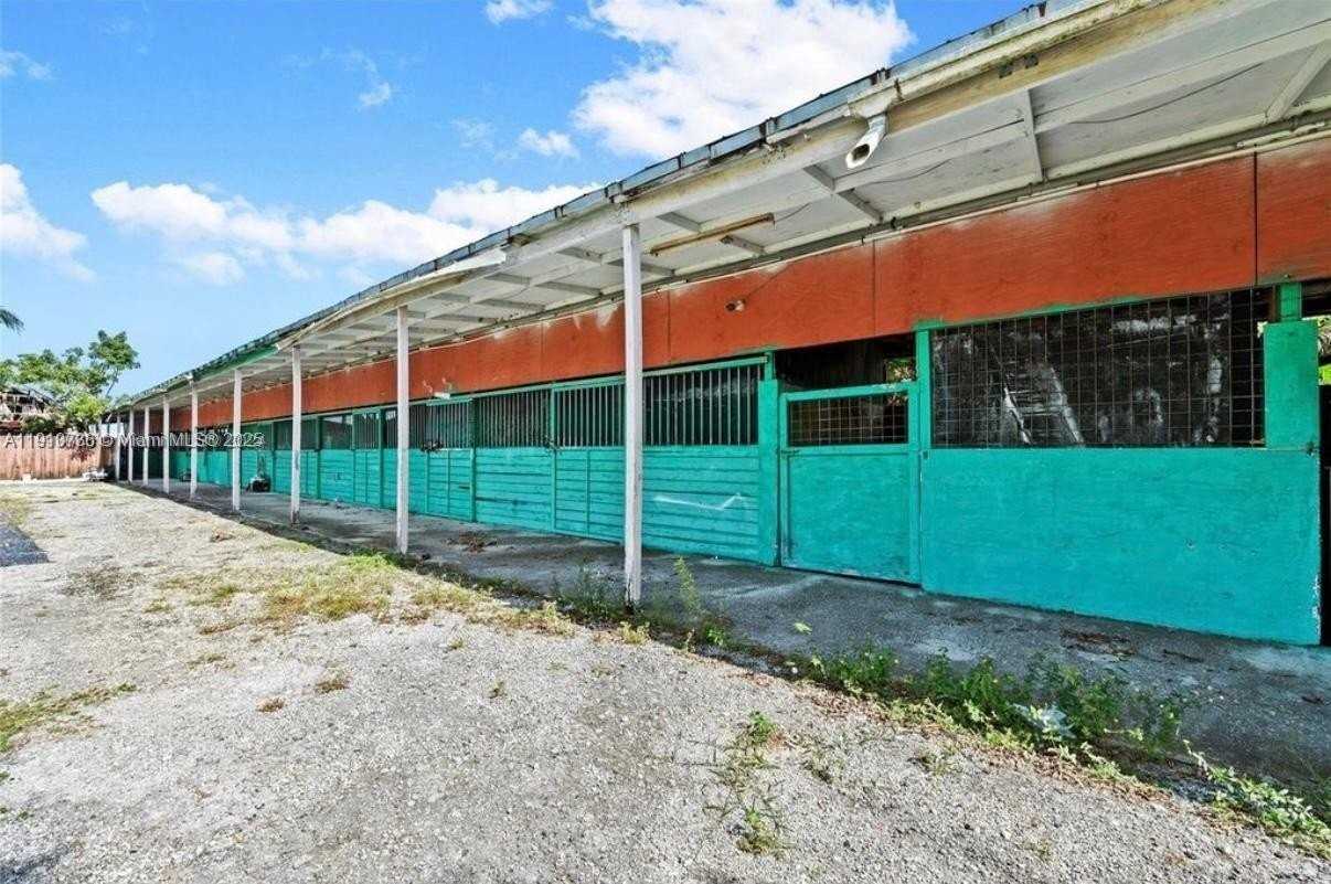 20235 Sw 172nd Ave - Photo 2 of 30