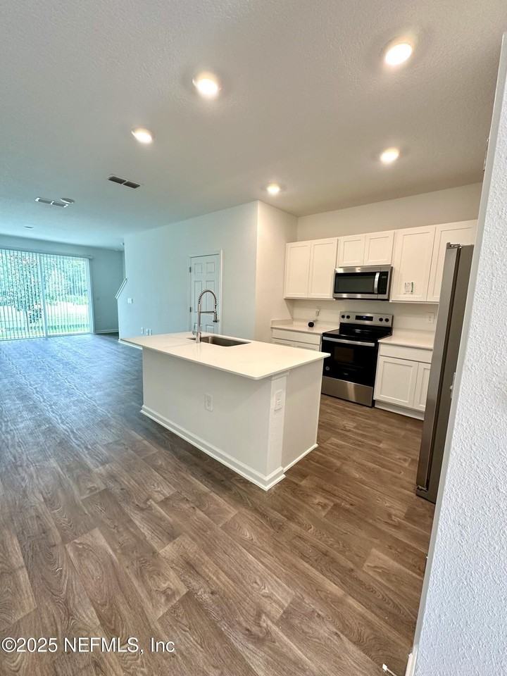 634 Celtic Dr - Photo 5 of 19