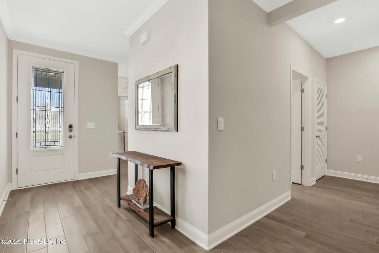 404 Thistleton Way - Photo 4 of 35