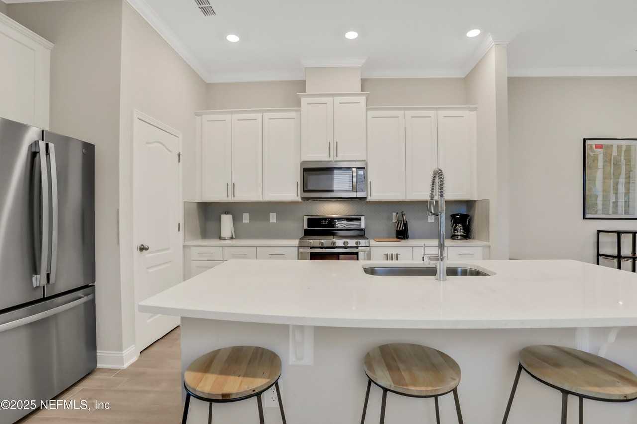 404 Thistleton Way - Photo 6 of 35